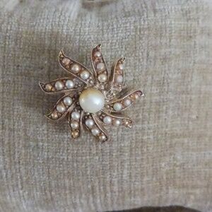 Gold Tone Faux Pearl Sunburst Flower Pin